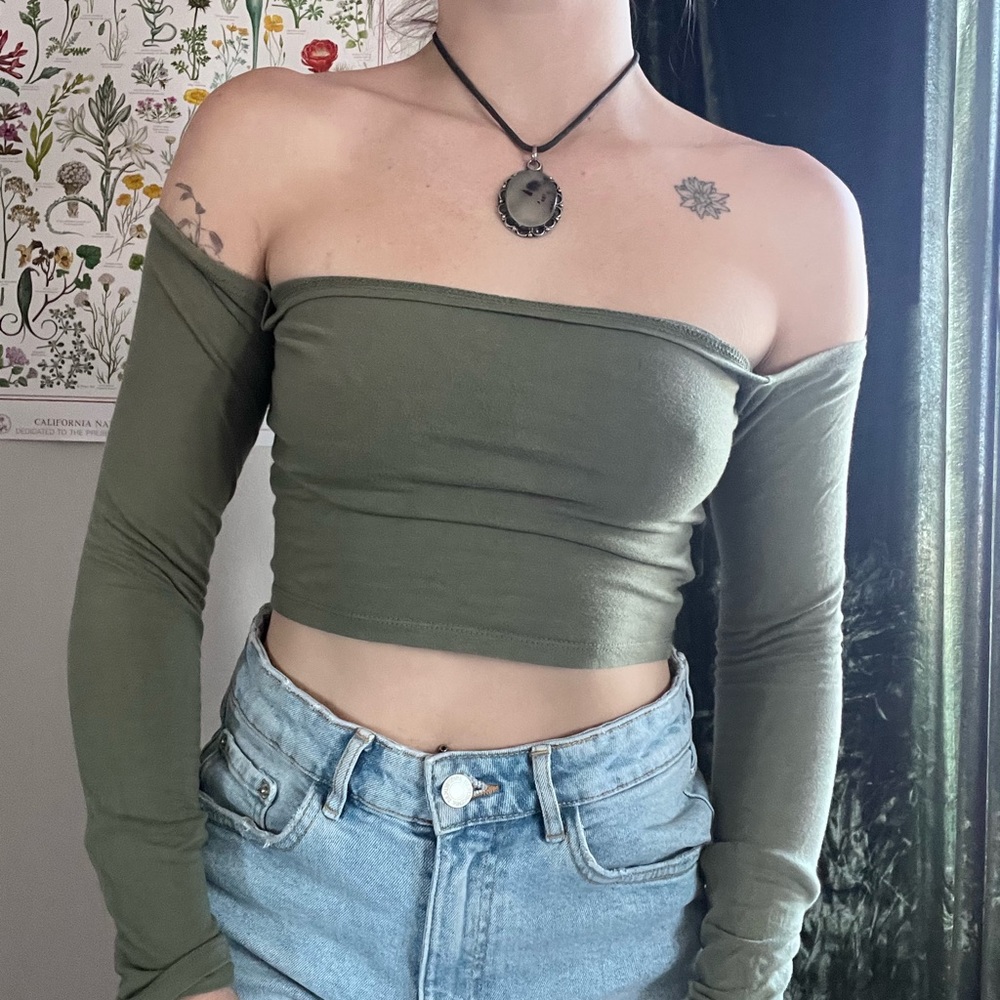 simple long sleeve green top